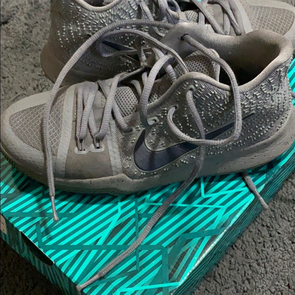 Kyrie 3 size 5.5Y